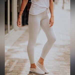 Women’s grey XS LOGO Lori Goldstein leggings in excellent like-new condition